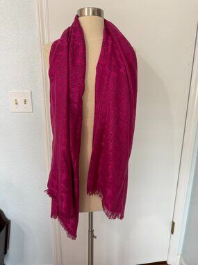 Coach Signature C Logo Scarf Shawl Wrap Magenta Pink Fringe 34” x 25”